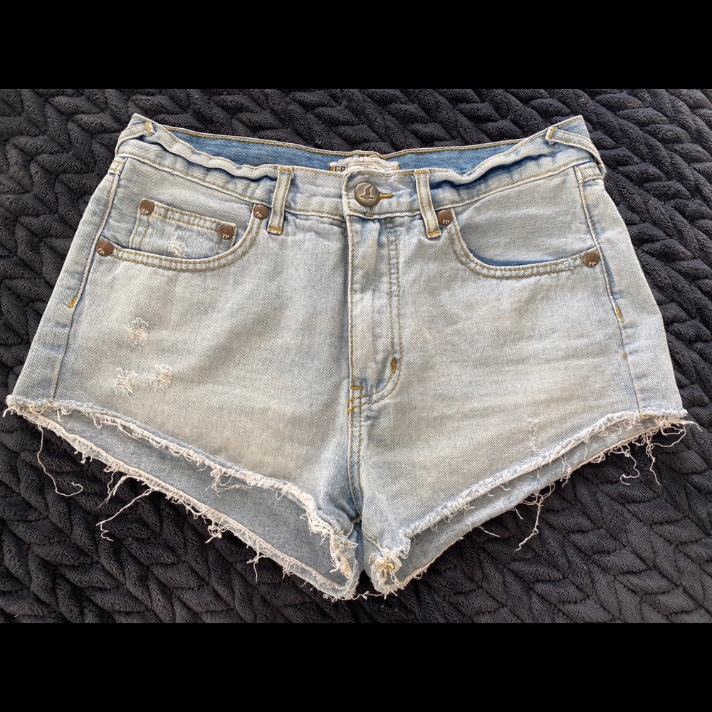FREE PEOPLE // bleach cutoff high rise shorts